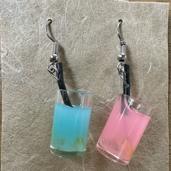 Drink dangling earring’s - Picture 1 of 2
